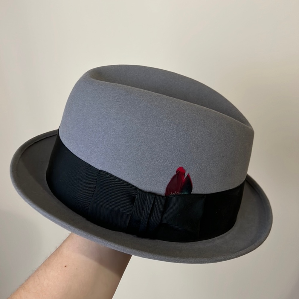 Stetson Royal Grey Fedora Black Ribbon w/ Red Feather - Picture 2 of 10